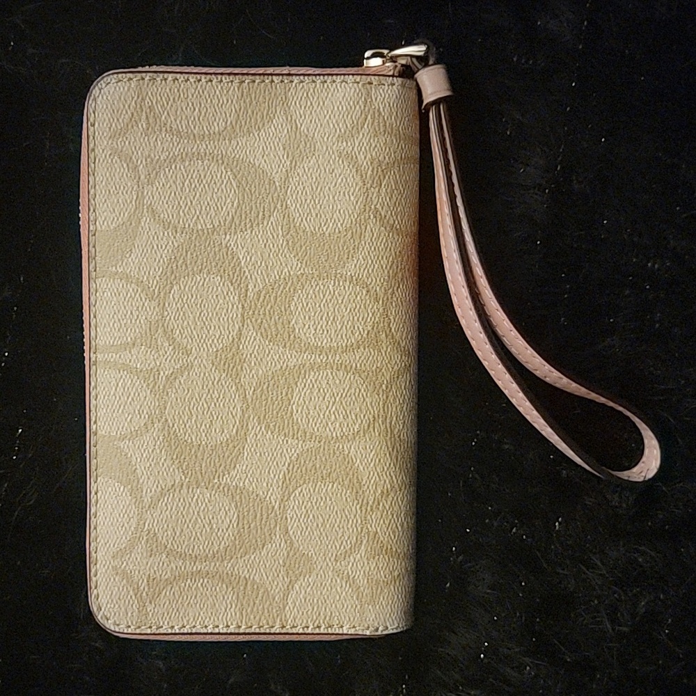 COACH SIGNATURE WRISTLET - Picture 6 of 7